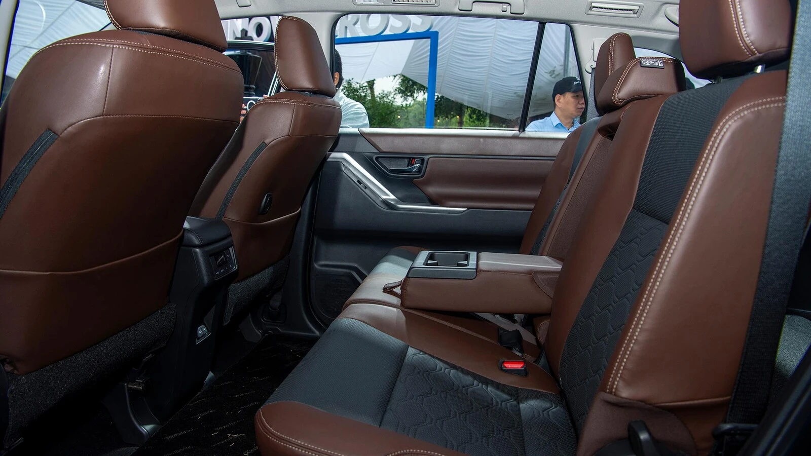 toyota-innova-cross-ban-v-bv-18-9bl6u5c